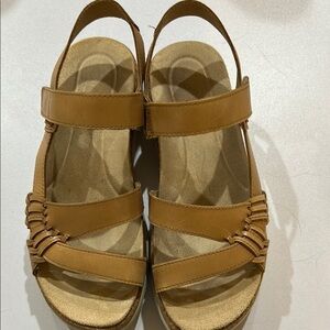 Easy Spirt Women's Tan Sandals 8W walking sandal - platform.